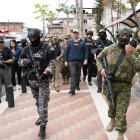 El ministro del Interior, John Reimberg, denuncia que una jueza liberó a 20 presuntos miembros de una organización criminal.