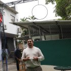 Uno de los organizadores durante una demostración del Drone Soccer en Ecuador.