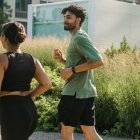 En Guayaquil, cada vez más jóvenes están dejando de lado las apps de citas para unirse a grupos como runners