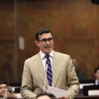 El asambleísta de ADN, Andrés Guschmer, planteó la moción sobre la situación de la salud en el país.