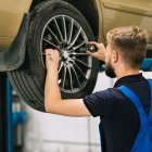 Acostúmbrese a chequear y rotar sus neumáticos con regularidad para evitar desgastes inadecuados e incluso siniestros.