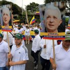 La gente protesta en apoyo al expresidente colombiano Álvaro Uribe en Medellín, Colombia, el 7 de agosto de 2025.