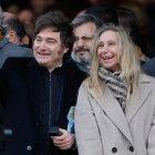 Javier Milei (c-i), junto a su hermana y secretaria general de la presidencia, Karina Milei (c-d), en Buenos Aires (Argentina).