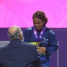 Jessica Palacios cuando recibió los oros que la acreditan como "dueña y ama" de los 63 kg en la categoría 63 kg panamericana.