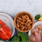 En preparaciones frías, como ensaladas o aderezos, lo más recomendable es optar por aceite de oliva, aguacate o linaza.