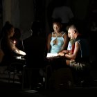 Los apagones se han convertido en el primer problema de los cubanos.