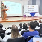 Marco Zambrano, nuevo gerente del Hospital Universitario, dando capacitación al personal