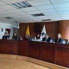 Los jueces de la Corte Constitucional escuchan a los demandantes y a los representantes del Ejecutivo y Legislativo, en la audiencia contra la Ley de Solidaridad.