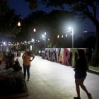 Visitantes en la plaza Guayarte, en el norte de Guayaquil.