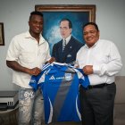 José "Tin" Angulo cuando firmó oficialmente con el Bombillo y fue presentado en junio pasado.