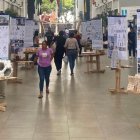 La exposición itinerante de trabajos, como parte de la IX EXPO FAU, se realiza en el pasaje de la Universidad de las Artes (UArtes).