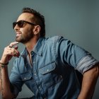 El cantante Lucas Arnau tiene más de veinte años de trayectoria musical y ha publicado siete discos de estudio.