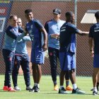 Sebastián Beccacece junto a los seleccionados de la  Tri para las eliminatorias sudamericanas.