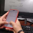 Aplicaciones como ChatGPT son cuestionadas por su facilidad para ser aplicadas como trampa en exámenes.