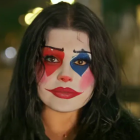 Usuarios de TikTok como Alebamaaa recrean el trend ‘Ojitos Mentirosos’ con estética de payasos urbanos.