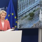 La presidenta de la Comisión Europea, Ursula von der Leyen, pronuncia un discurso tras los últimos ataques rusos en Kiev, en Bruselas, Bélgica, el 28 de agosto de 2025.