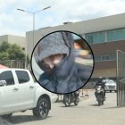 Un hombre agredió al camarógrafo y a la reportera de Teleamazonas, Paula Kuhn, durante una cobertura en los exteriores del hospital de Monte Sinaí, en Guayaquil.