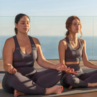 Descubre cómo el yoga reduce el estrés y la ansiedad con técnicas avaladas por la ciencia.