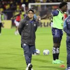 Leonardo Vanegas, técnico ecuatoriano que dirige a Cuenca Juniors.