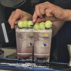 El coctel cuesta $23, barato si se compara con los nuggets de pollo con caviar que son una toda tradición por $ 100.