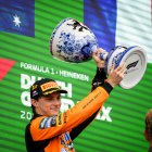 Oscar Piastri cierra un fin de semana inigualable pues lideró la competencia desde la pole.