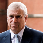 Alejando de la vida pública y sin el apoyo familiar, la vida del príncipe Andrés de Inglaterra, hermano del rey Carlos III, se complica cada vez más.