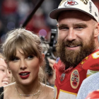 Taylor Swift y Travis Kelce anunciaron su compromiso llevándolo sin prisa.
