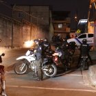 Agentes policiales acudieron al sitio del ataque.