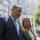 Alexei Schacht junto a Enma Oreguel abogados del narcotraficante José Adolfo Macías Villamar, alias "Fito".