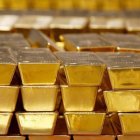 Los inversionistas y los bancos centrales del mundo optan por acumular sus reservas de este metal ante la incertidumbre económica.