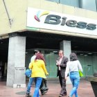 Ente. El dinero que los afiliados aportan al IESS es administrado y controlado por el Biess, el banco de esa entidad.