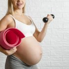 ¿Tu médico te dio el visto bueno? Te contamos todo sobre el entrenamiento de fuerza prenatal