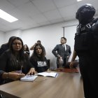 Quito. Las hijas de Fernando Villavicencio se presentaron custodiadas en la audiencia de formulación de cargos.