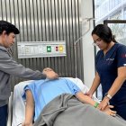 En la UEES, los estudiantes de Medicina practican en la Clínica de Simulación, en maniquíes médicos de realismo.