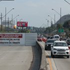 La construcción de dos pasos a desnivel en Los Ceibos, financiada por la CAF, fue paralizada debido a una disposición del Ministerio del Ambiente.