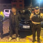 En otro operativo en Calderón, la Policía aprehendió a un hombre con antecedentes penales y se recuperó un vehículo reportado como robado.