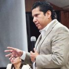 El asambleísta de ADN, Adrián Castro, solicitó a Fiscalía investigar a Richard Gómez, a quien el Ministerio de Trabajo señala por supuestamente haber vaciado una cuenta del Comité de empresa de CNEL.