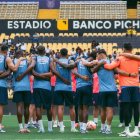 Ecuador y su oración antes de su entrenamiento en el estadio Monumental.