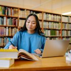 Referencial. Las becas pueden ser parciales (25 % a 75 %) o totales (100 %), dependiendo de la situación socioeconómica del postulante.