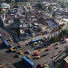 En la av. Mariscal Sucre y Rumihurco se forma una larga fila de vehículos en hora pico.