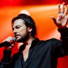 Beto Cuevas tiene 57 años.