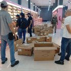 Personal del SRI decomisa mercadería irregular en cinco ciudades del país.