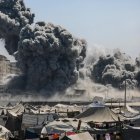 El humo se eleva en la Torre Harmony luego de un ataque aéreo israelí en el oeste de la ciudad de Gaza, Franja de Gaza, el 10 de septiembre de 2025.