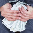 El involucrado presentó documentación falsificada haciéndose pasar por un ciudadano extranjero (foto referencial).