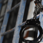 Las personas se reunieron frente a la Fiscalía para pedir justicia por el crimen de abuso sexual contra la mujer de tercera edad.