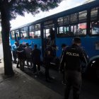 La Policía intensificó los operativos en los buses tras la muerte de un pasajero en un violento asalto.