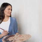 ¿Buscas una forma diferente de cuidar de tu salud mental? Explora el arteterapia: un proceso creativo que va más allá del arte para conectar con tus emocione