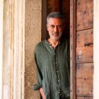 Andrea Bajani es escritor y periodista autor de novelas, cuentos, reportajes, obras de teatro.