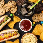 Expertos explican el vínculo de los alimentos ultraprocesados con los disruptores hormonales