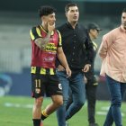 Joao Rojas y los hermanos Juan e Ismael Rescalvo en el Capwell.